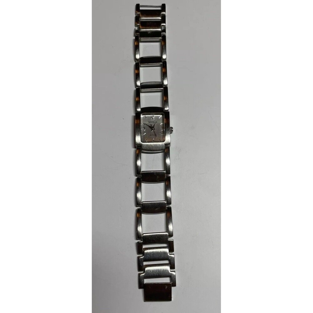 Vintage Womens Novelle Quartz Silver Link Watch  Needs Battery